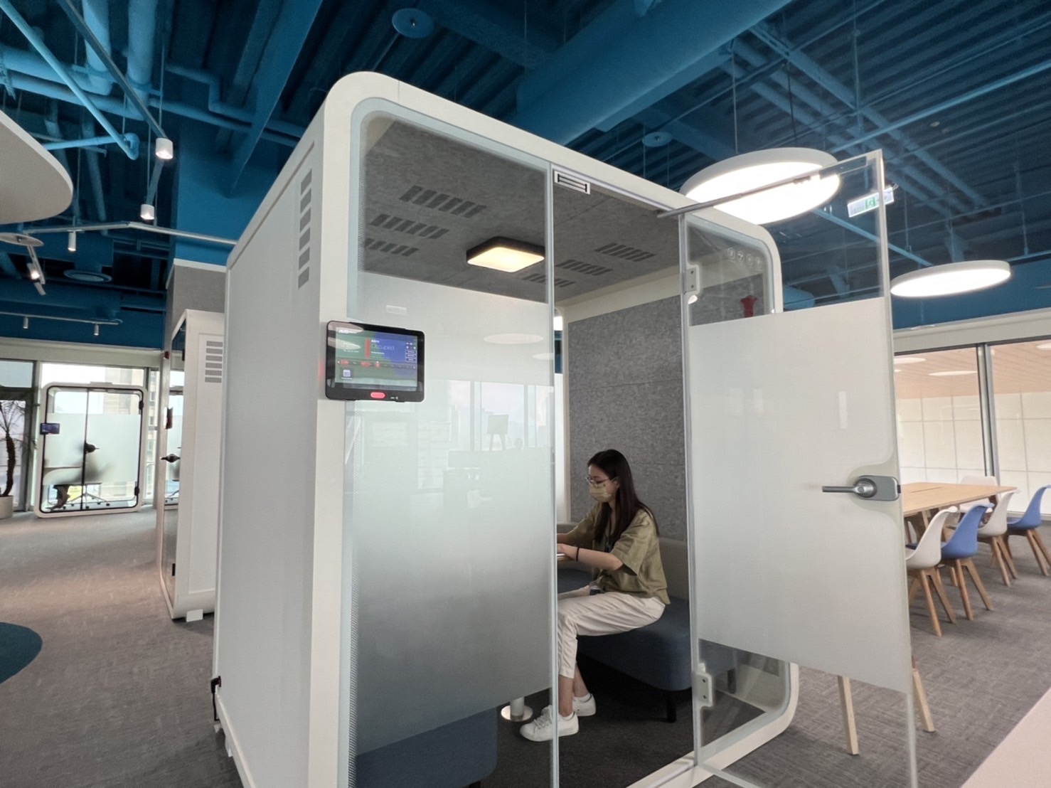 EZPay高雄據點的智慧行動辦公艙，展現EZPay在面板以外的研發應用軟實力